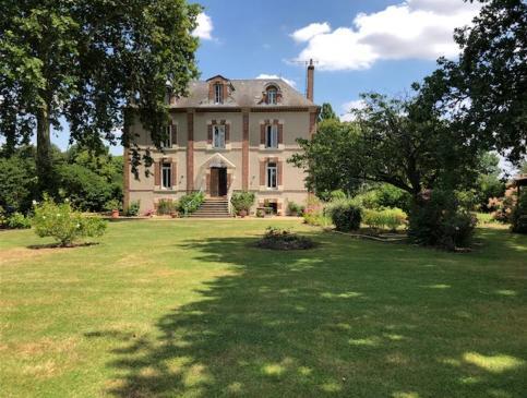 Domaine Des Trois Chenes Hotel Saint-Jean-Froidmentel Exterior photo